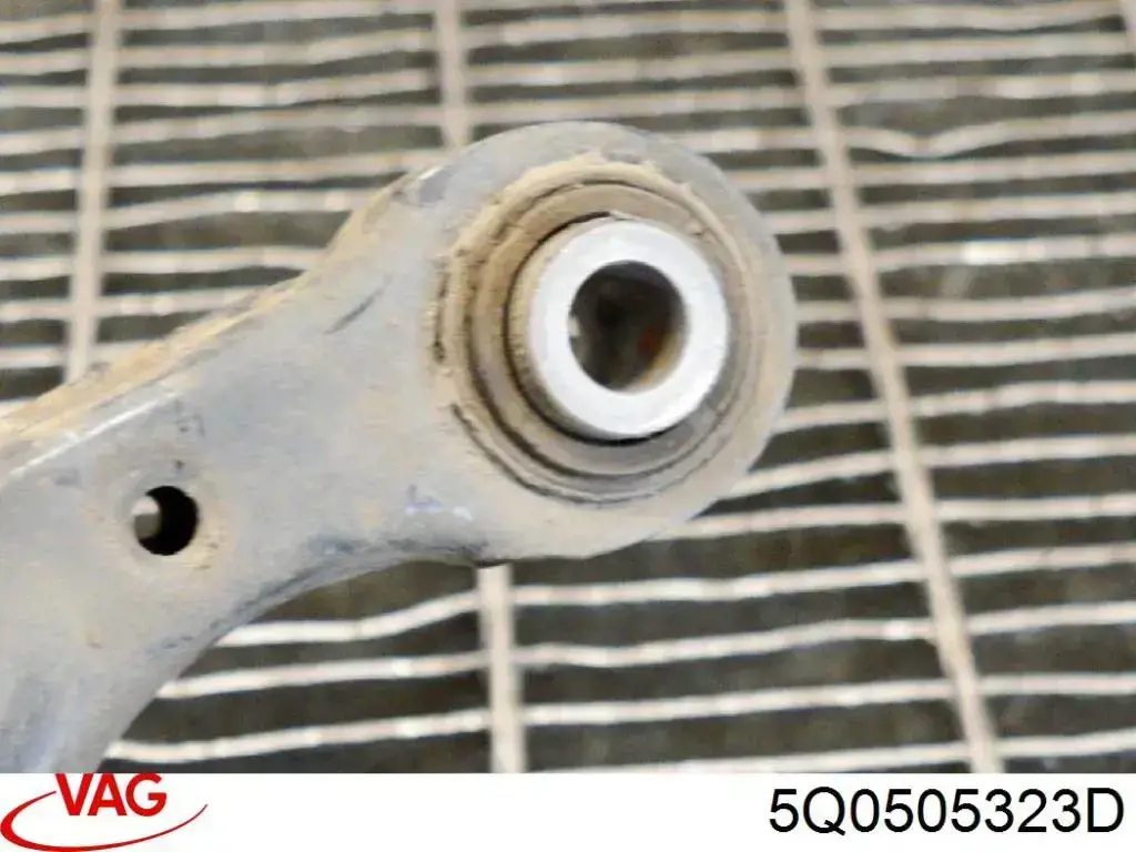 Верхний рычаг задней подвески VAG 5Q0505323D