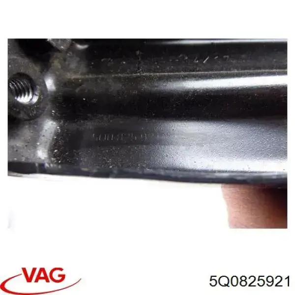Кронштейн крепления защиты двигателя VAG 5Q0825921