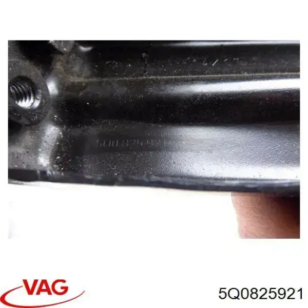 Купить 5Q0825921 VAG Кронштейн крепления защиты двигателя
