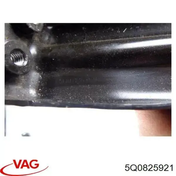 Кронштейн крепления защиты двигателя 5Q0825921 VAG