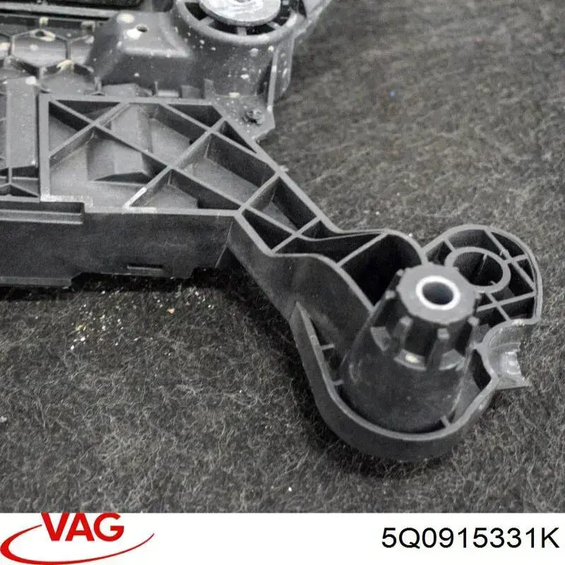 Полка под аккумулятор 5Q0915331K VAG