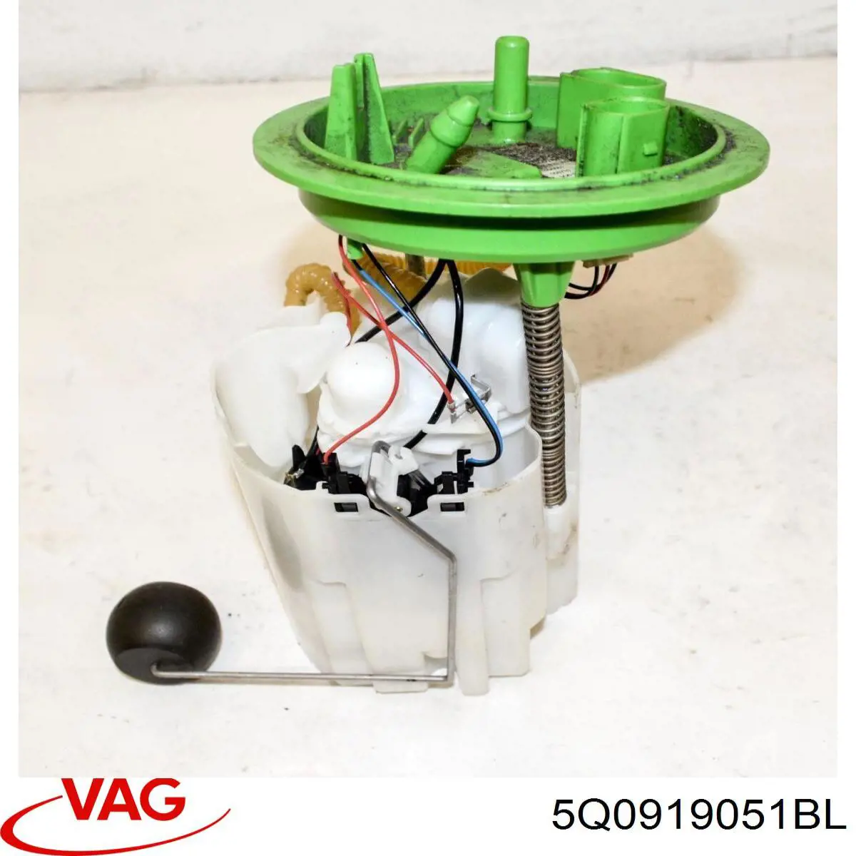 Датчик уровня топлива в баке правый VAG 5Q0919051BL цена, от 165.33 USD