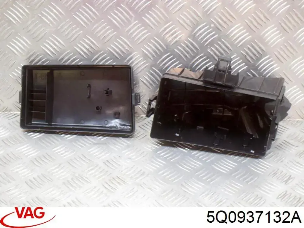Крышка блока предохранителей VAG 5Q0937132A цена, от 11.85 USD