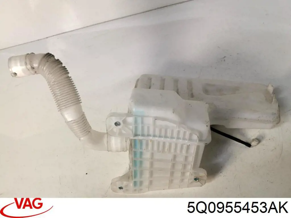 Купить 5Q0955453AK VAG Бачок омывайки
