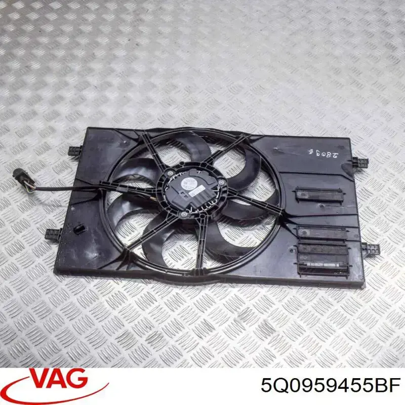 Купить 5Q0959455BF VAG Диффузор вентилятора в сборе с мотором и крыльчаткой