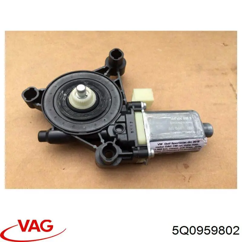 Мотор стеклоподъемника двери задней правой 5Q0959802 VAG
