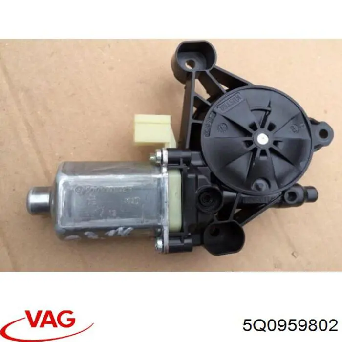 Купить 5Q0959802 VAG Мотор стеклоподъемника двери задней правой