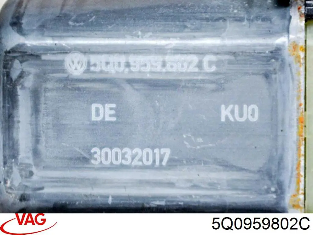 Купить 5Q0959802C VAG Мотор стеклоподъемника двери передней правой