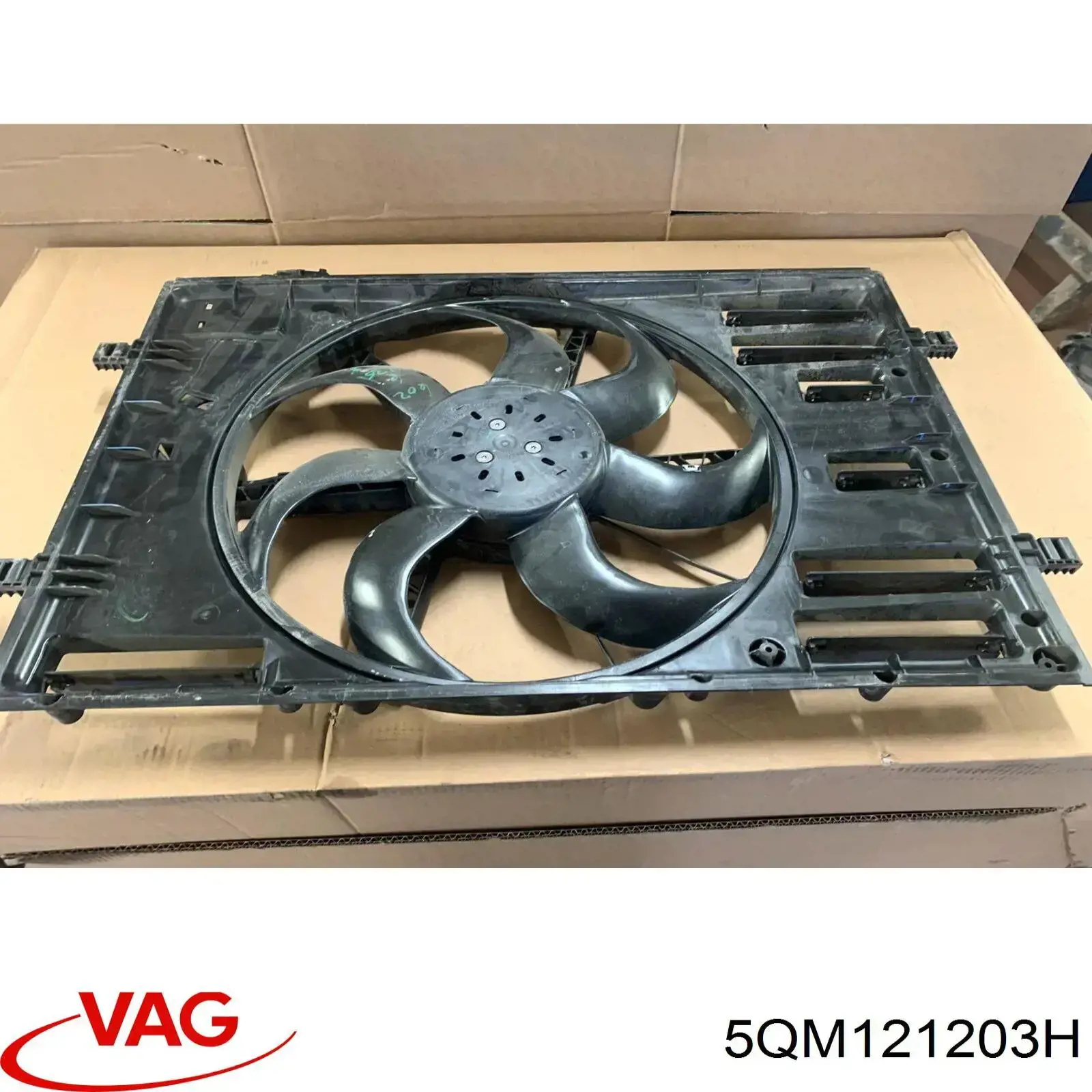 Диффузор радиатора охлаждения в сборе с мотором и крыльчаткой VAG 5QM121203H цена, от 190.04 USD
