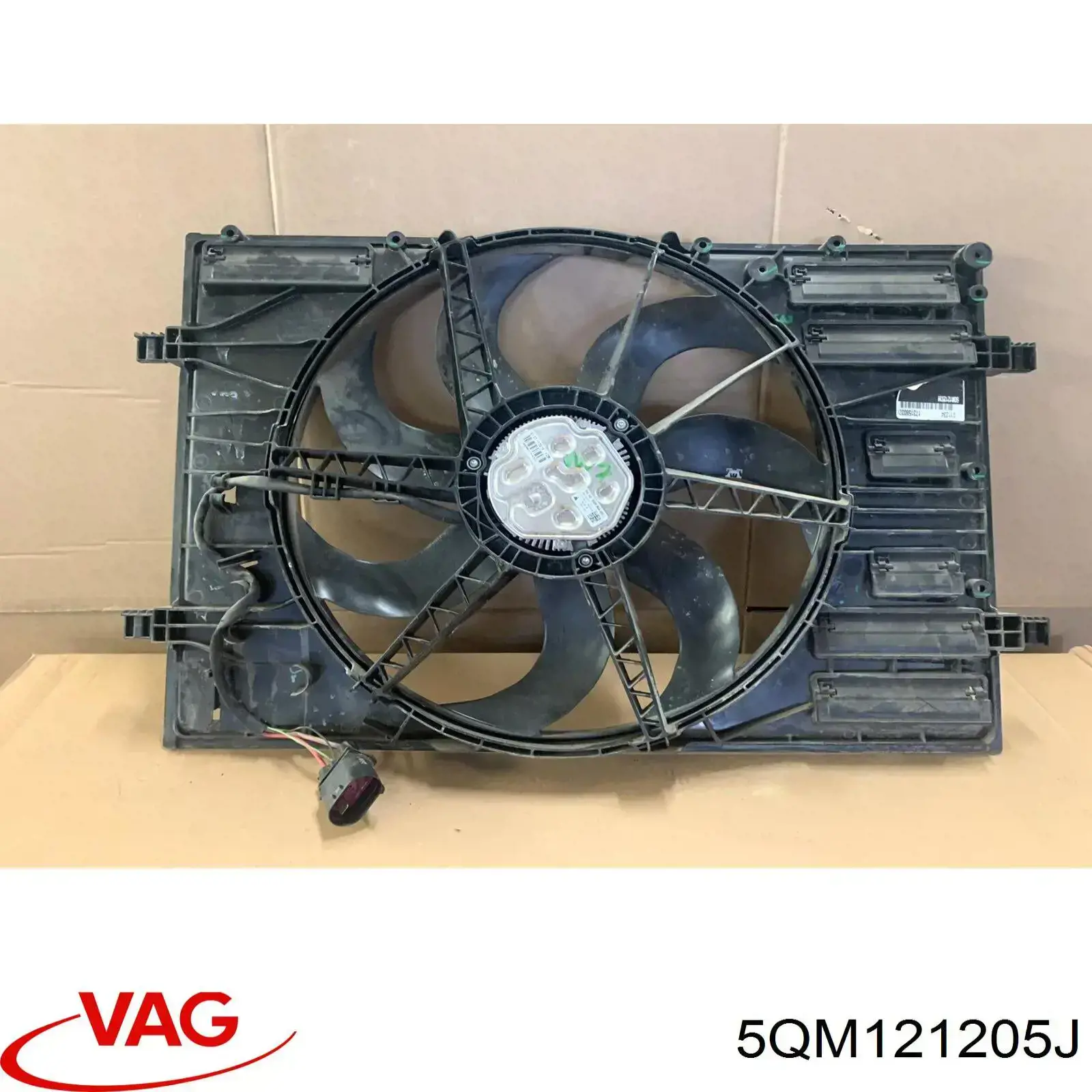 Диффузор радиатора охлаждения VAG 5QM121205J