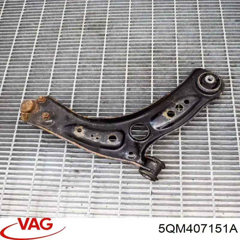 Рычаг передний нижний левый VAG 5QM407151C