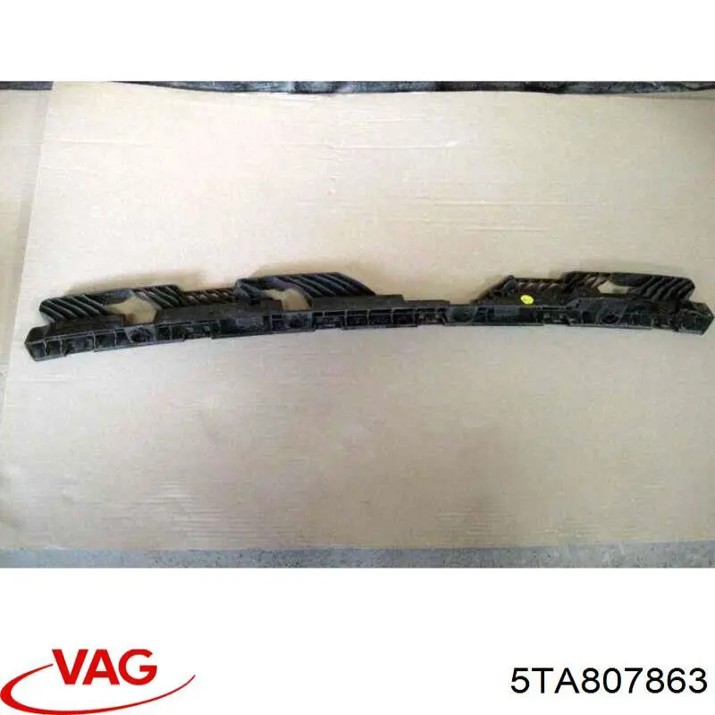 5TA807863 VAG Кронштейн бампера заднего центральный
