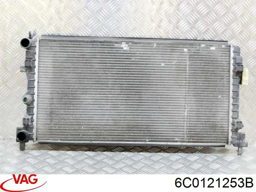 Радиатор охлаждения двигателя дополнительный 6C0121253B VAG