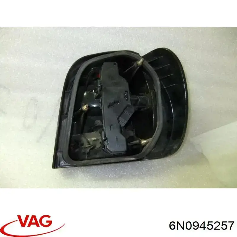 Цоколь (патрон) заднего фонаря 6N0945257 VAG