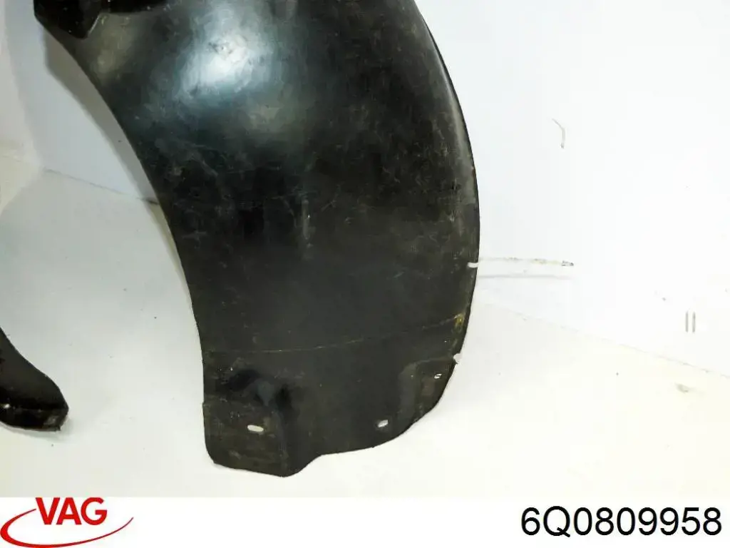 Подкрылок передний правый 6Q0809958 VAG