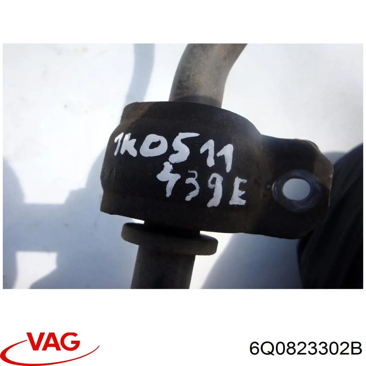 6Q0823302C VAG Шарнир капота правый