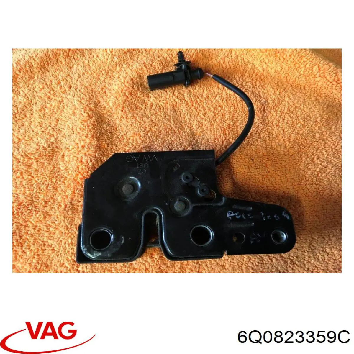 6Q0823359C VAG Стойка капота