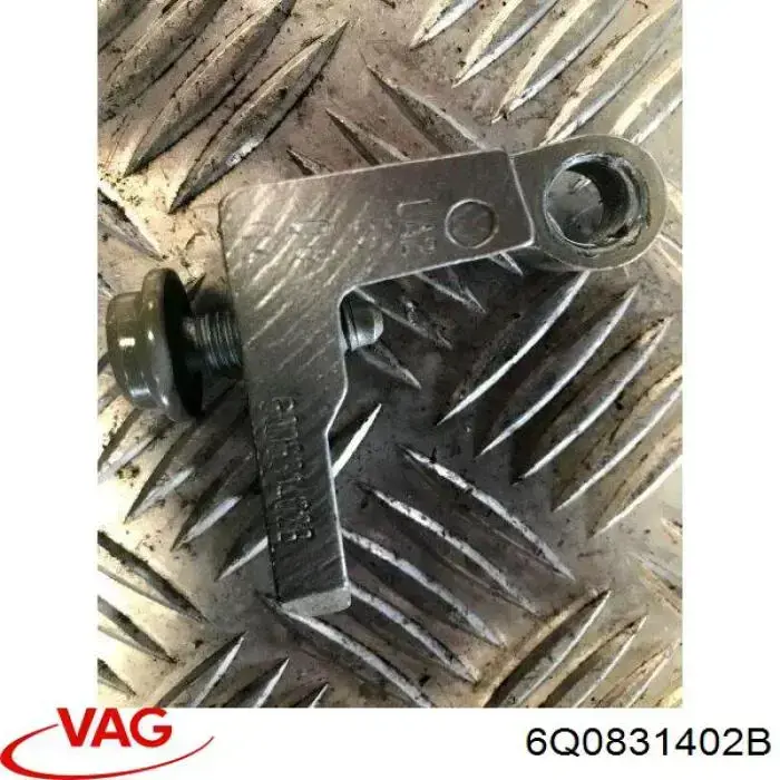 Петля передней двери, правой VAG 6Q0831402A цена, от 51.13 USD