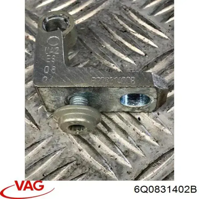 Купить 6Q0831402A VAG Петля передней двери правая