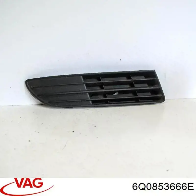 Купить 6Q0853666E VAG Заглушка (решетка) противотуманных фар бампера переднего правая
