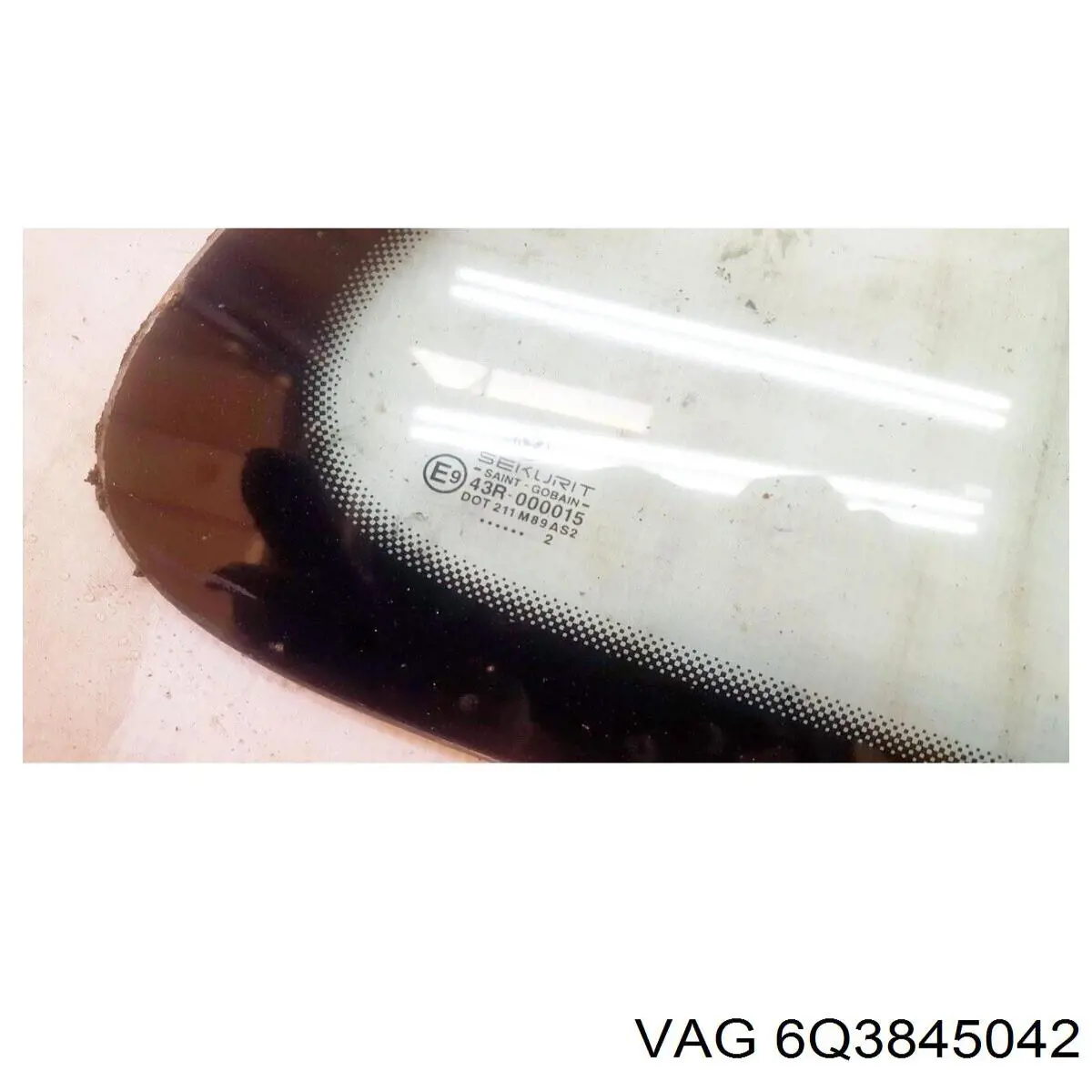 6Q3845042C VAG vidro de carroçaria (da seção de bagagem direito)