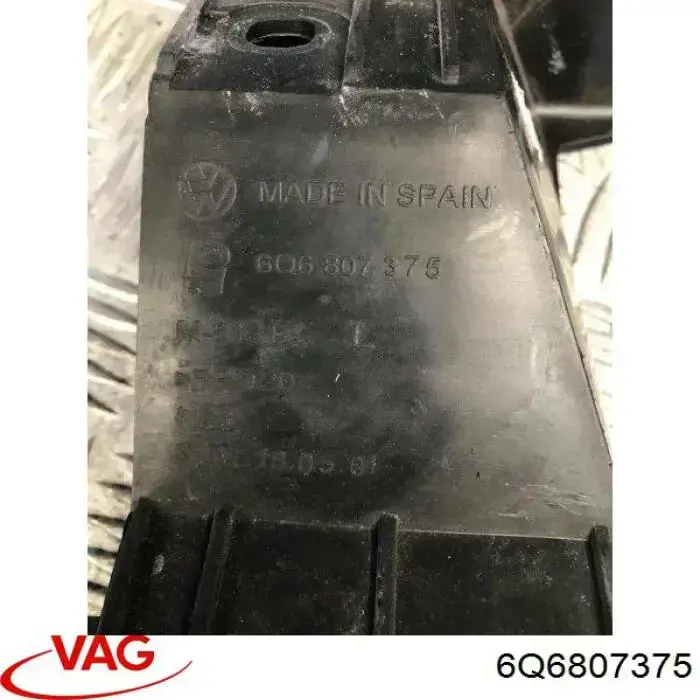 Купить 6Q6807375 VAG Левый кронштейн крепления бампера заднего