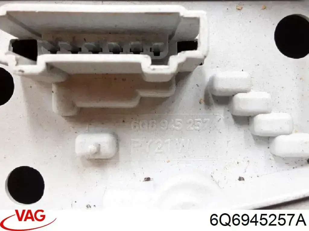 6Q6945257A VAG Цоколь (патрон) заднего фонаря