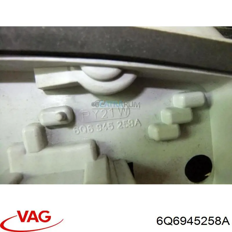 Цоколь (патрон) заднего фонаря VAG 6Q6945258A цена, от 10.41 USD