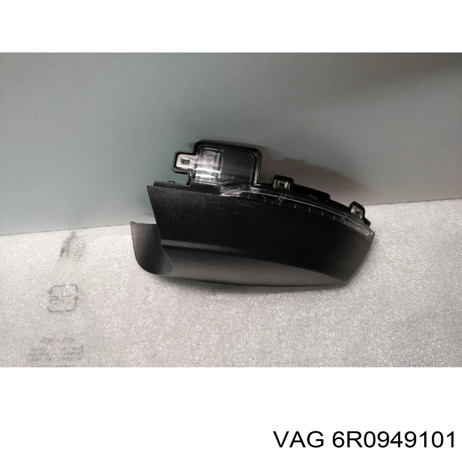 Указатель поворота левый 6R0949101 VAG