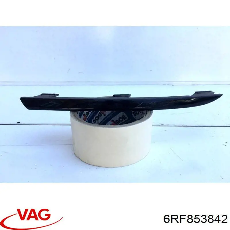 6RF853842 VAG moldura direita do pára-choque traseiro