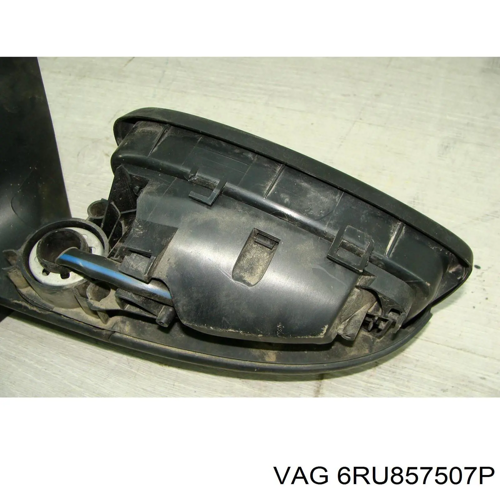 Корпус зеркала заднего вида левого (внутрення часть) 6RU857507P VAG
