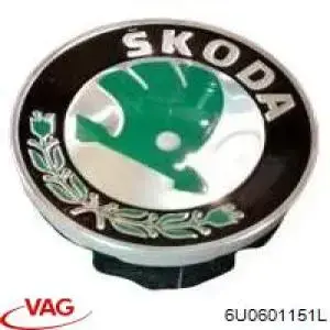 Колпак колесного диска на Skoda SuperB 3T4