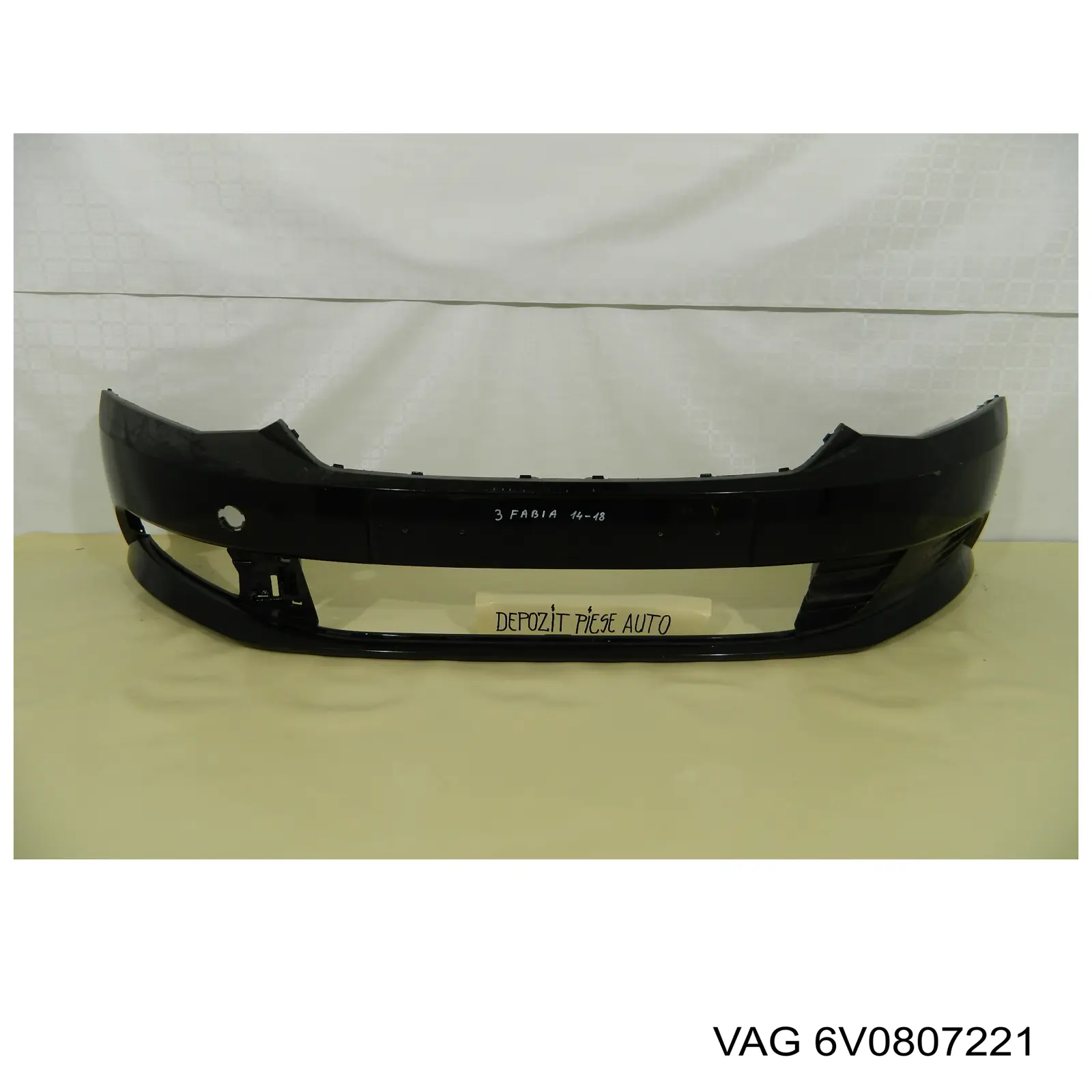 Передний бампер 6V0807221 VAG