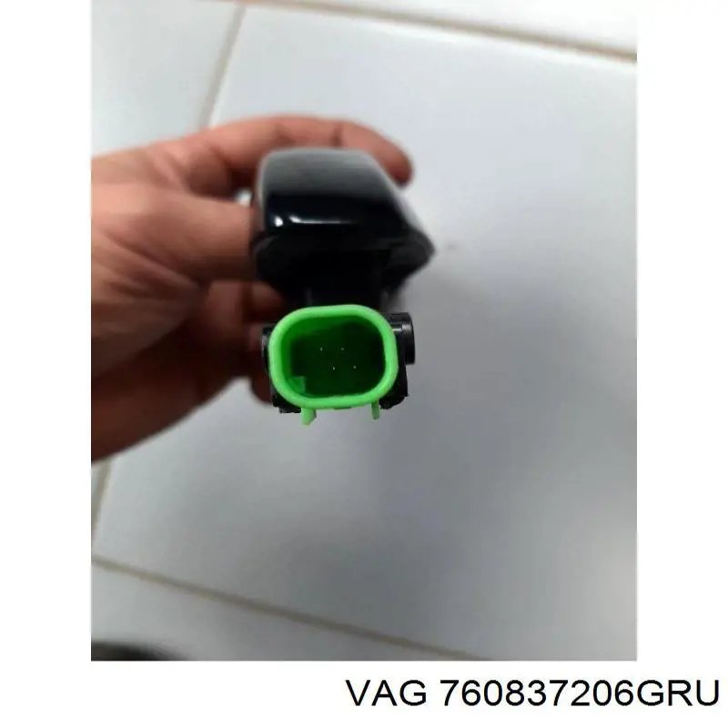 Ручка двери правой наружная передняя/задняя 760837206GRU VAG
