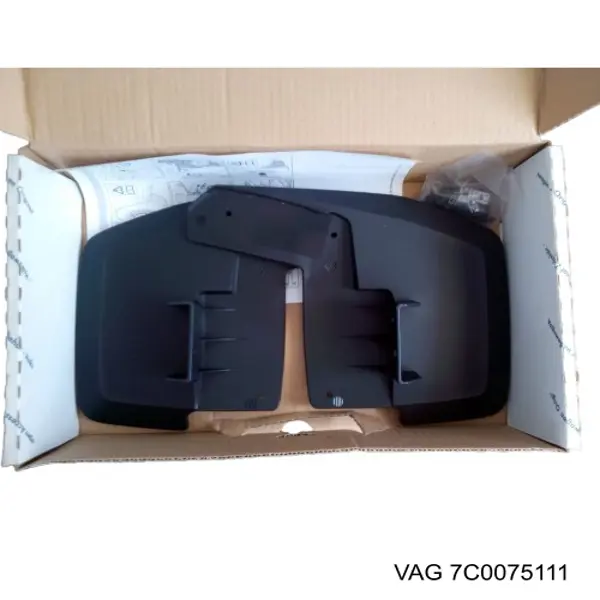 Передние брызговики 7C0075111 VAG