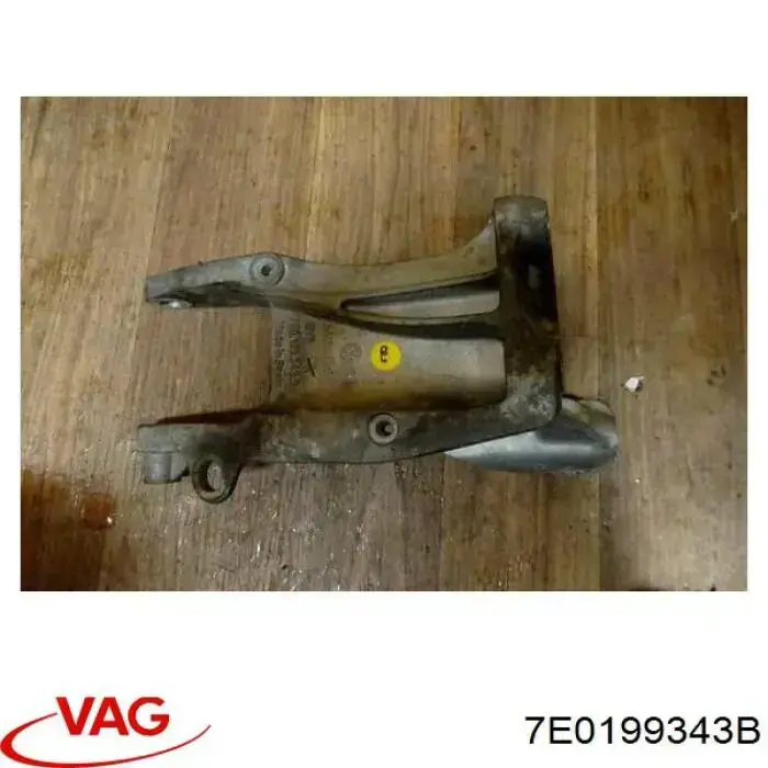 7E0199343B VAG Кронштейн подушки (опоры) двигателя передней