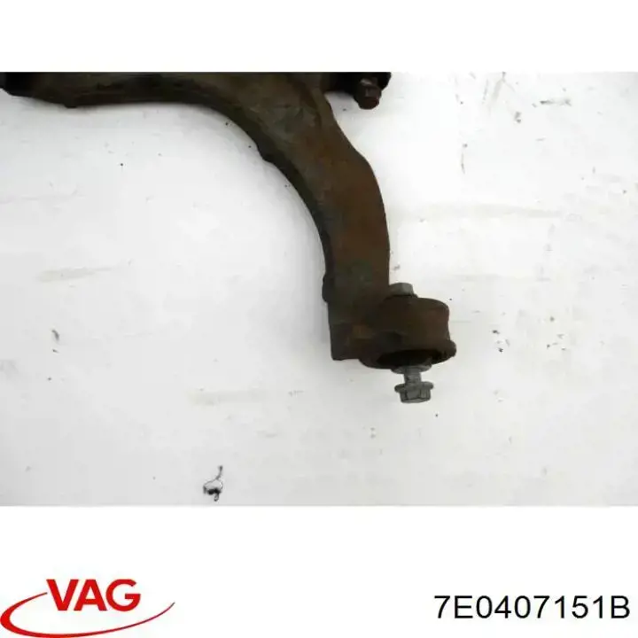 Левый рычаг передней нижней подвески VAG 7E0407151B цена, от 103.84 USD