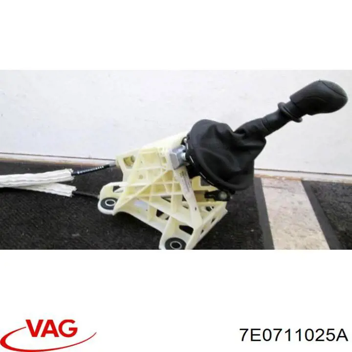 7H0711025J VAG Кулиса КПП