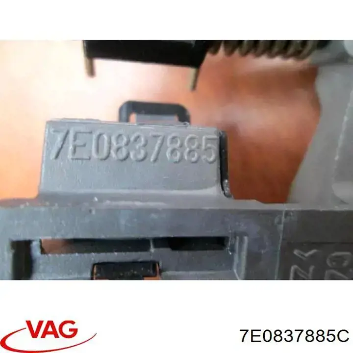 Держатель наружной ручки двери передней левой VAG 7H0837885C цена, от 25.34 USD