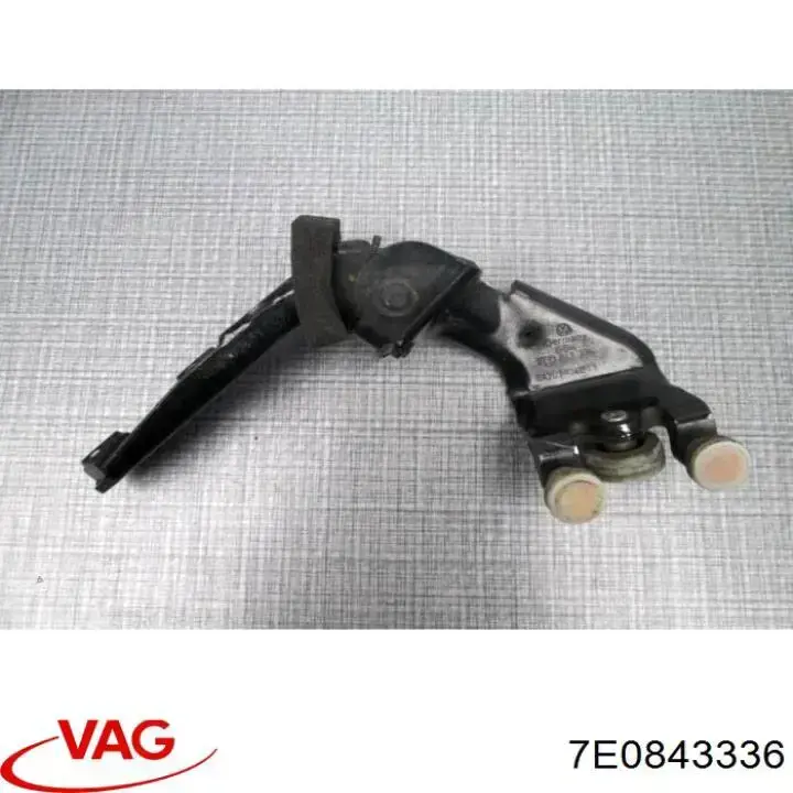 7E0843336 VAG Ролик двери боковой правый центральный