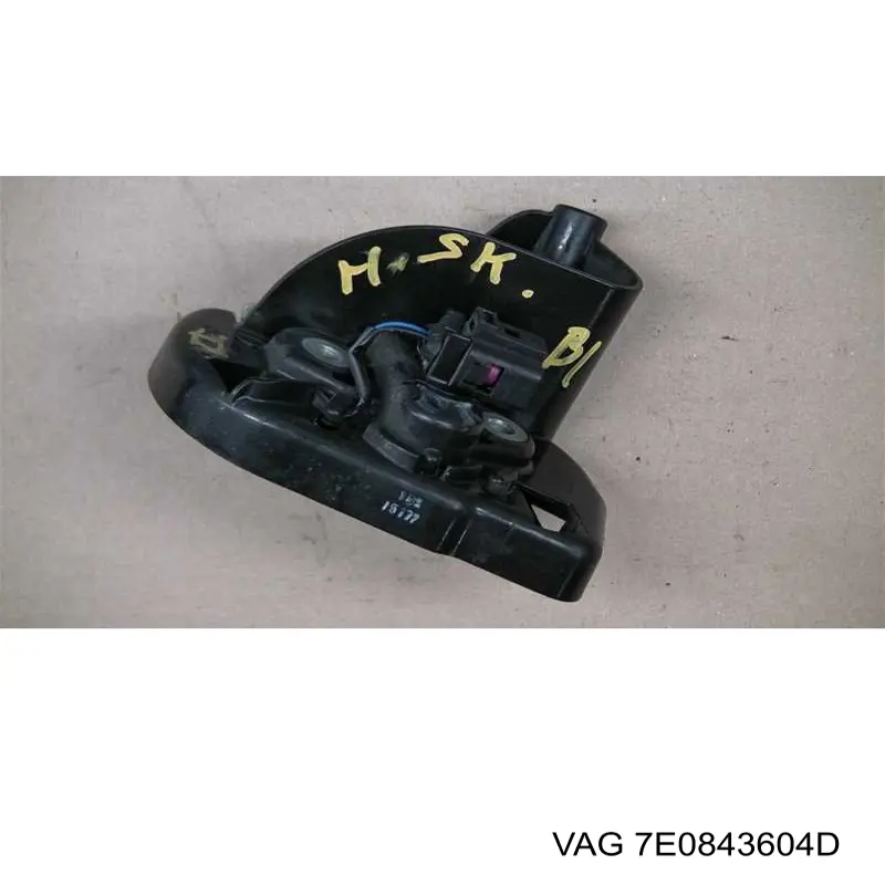 Петля-зацеп (ответная часть) замка сдвижной двери VAG 2K5843604A цена, от 269.56 USD