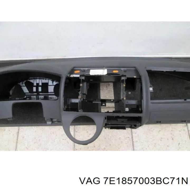 7E1857003BC71N VAG Передняя панель