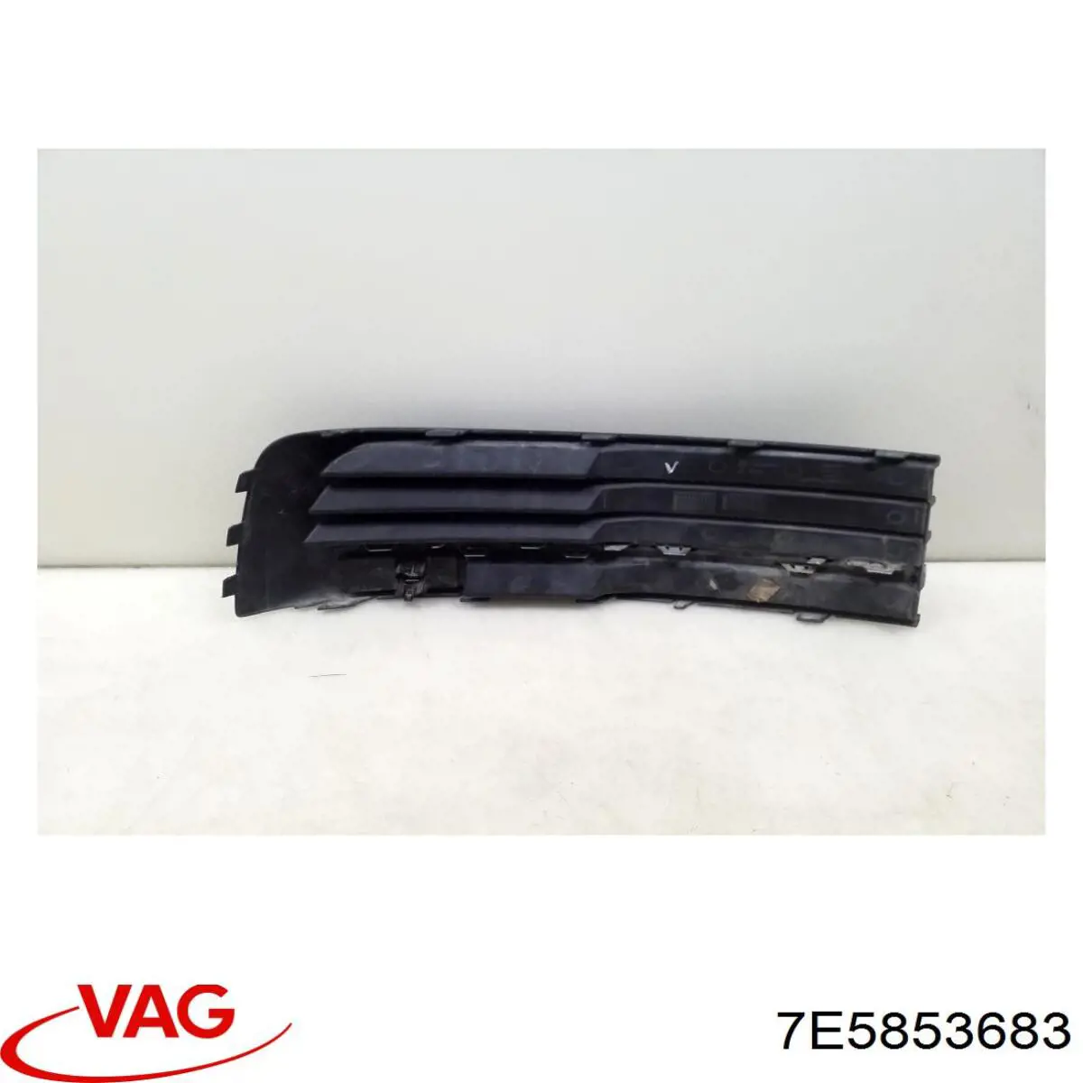 Купить 7E5853683 VAG Решетка бампера переднего левая
