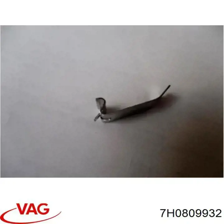 Фиксатор лючка бензобака 7H0809932 VAG