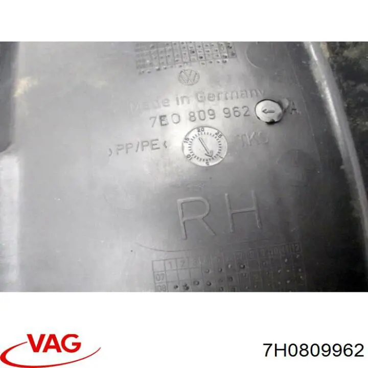Купить 7H0809962 VAG Подкрылок передний правый