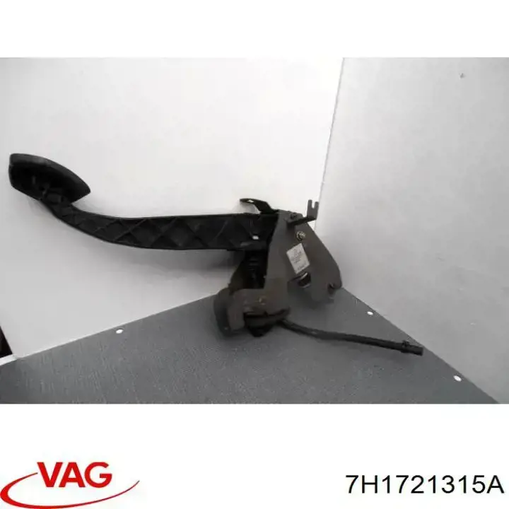 Педаль сцепления на Volkswagen Transporter T5 7HB, 7HJ, 7EB, 7EJ