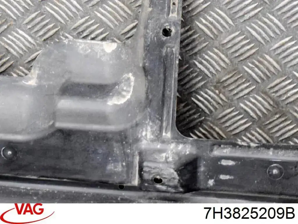 Защита днища задняя левая VAG 7H3825209A цена, от 5.90 USD