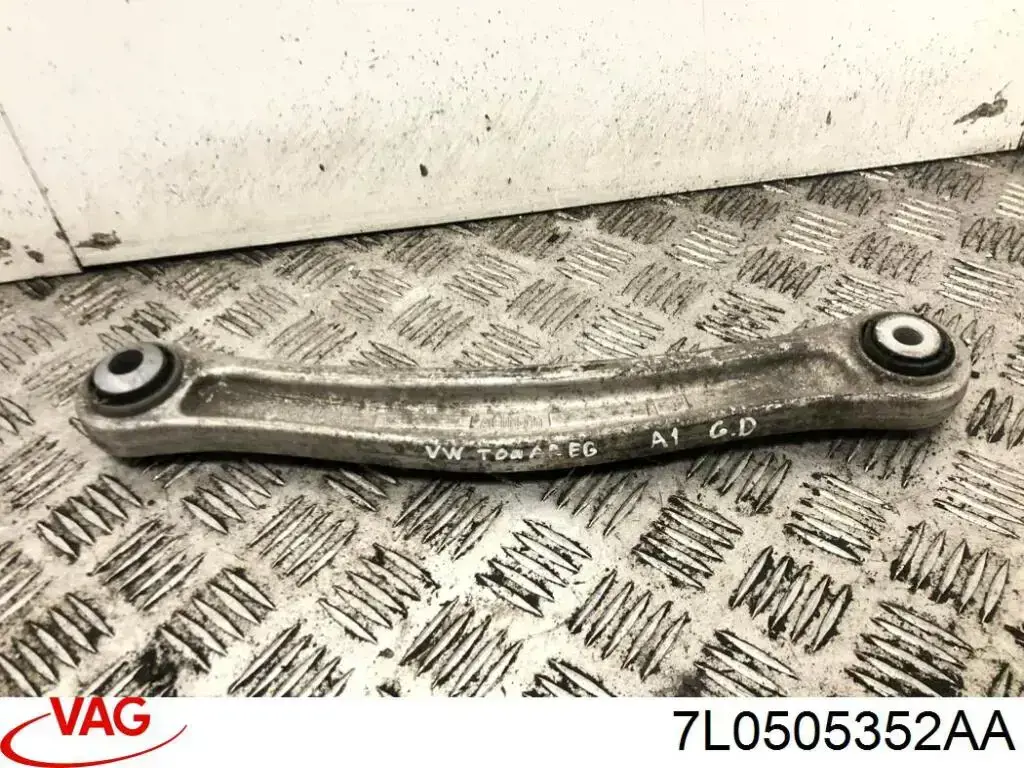 Купить 7L0505352AA VAG Рычаг задней подвески нижний правый