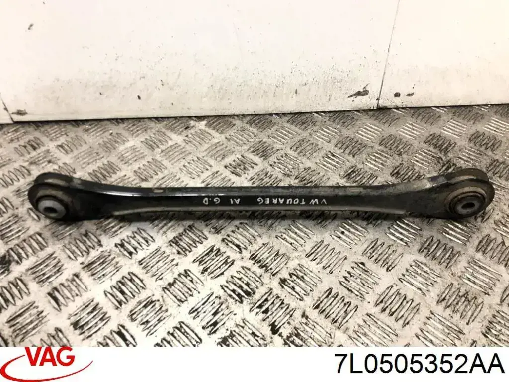 7L0505352AA VAG Балансир задний нижний, правый