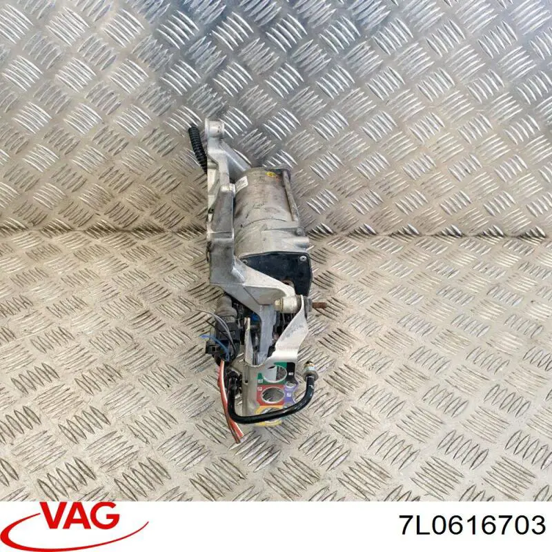 Патрубок вентиляции картерных газов 7L0616703 VAG